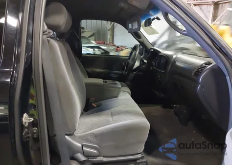 2004 Toyota Tundra Sr5 V8 from USA, damaged, VIN 5TBBT44124S449556